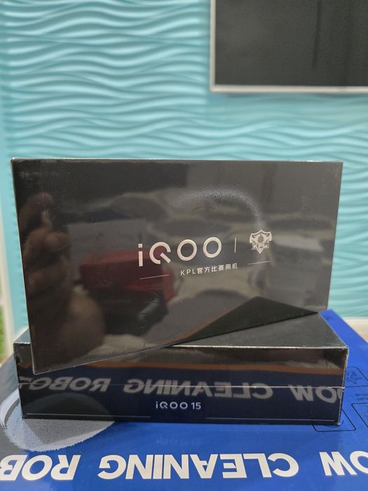 IQOO 15.  12/256