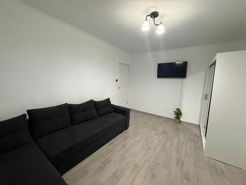 Apartament cu doua camere , zona Velenta