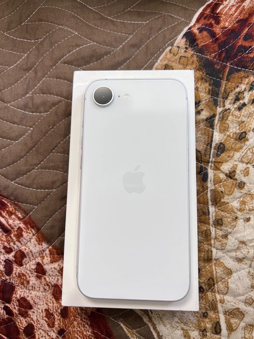 Iphone 17e белый 256гб