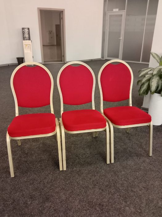 Продаются стулья абсолютно новые