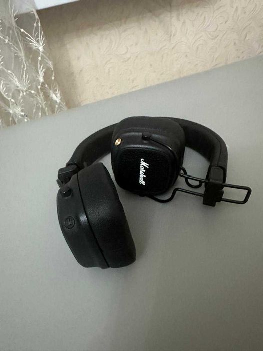 наушники Marshall