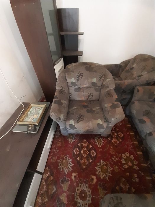 Vind biblioteca living sufragerie canapele