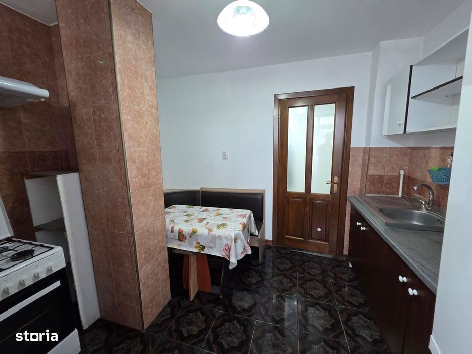 2 camere, decomandat, zona Spitalul Vechi, etaj intermediar