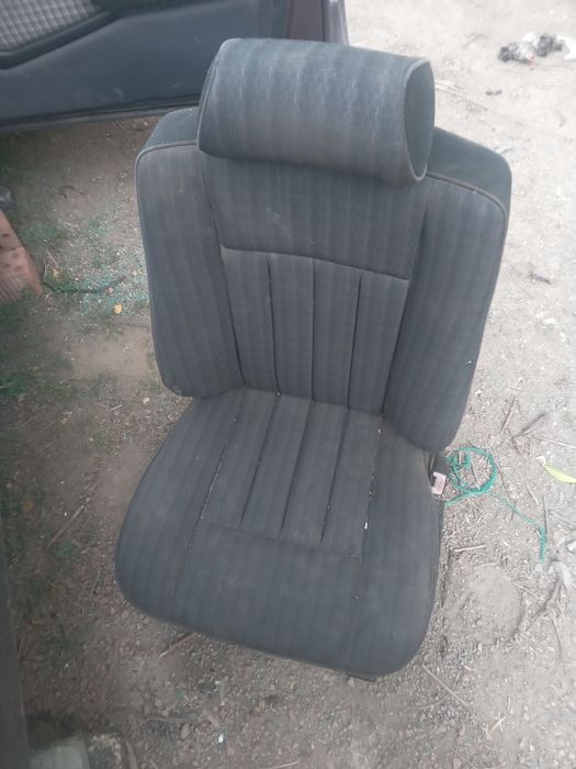 Продам сиденья 124 мерседес комплект ёлка