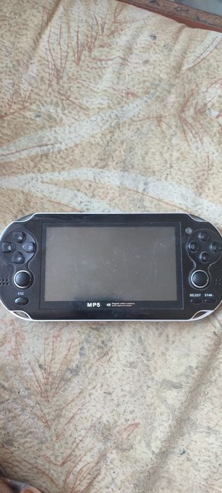 Продам игровую консоль
