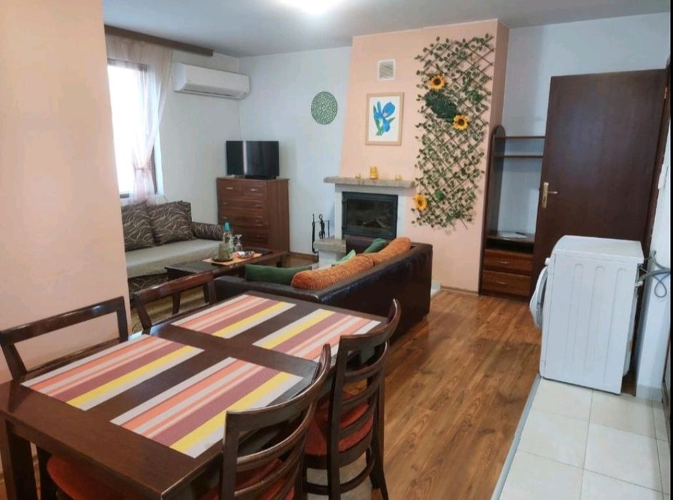 Дава се под наем Двустаен апартамент в Банско - 700 кв.м за 306 € - Снимка #1