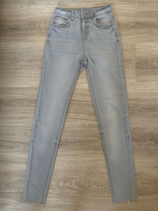 Blugi gri deschis - marime 34