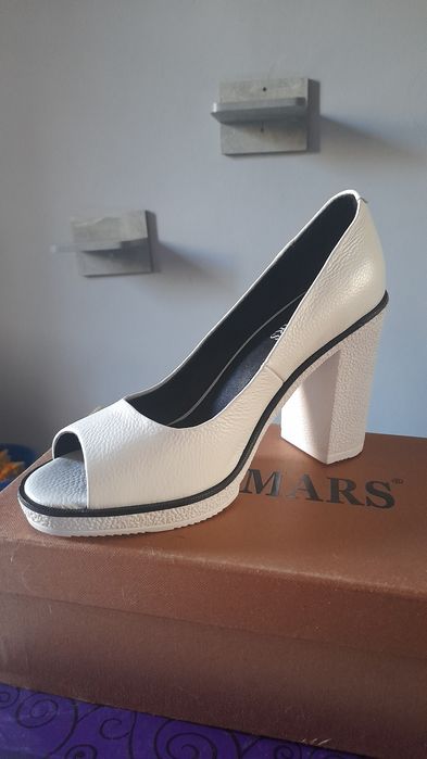 Продам туфли новые