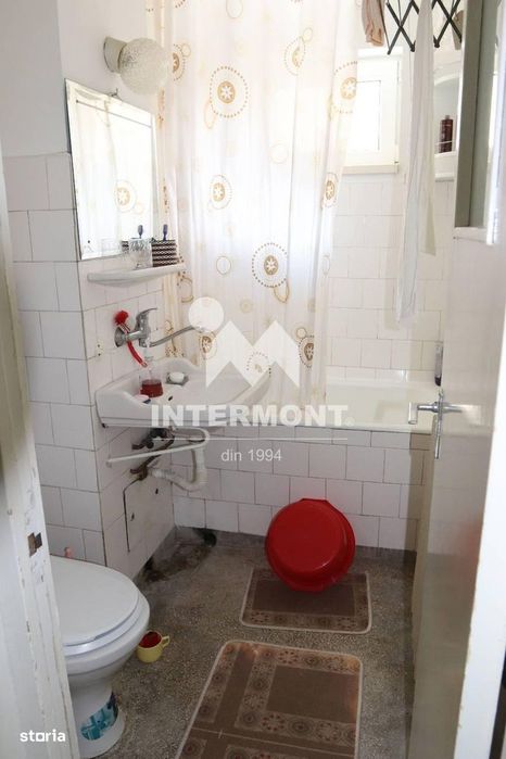 Apartament de vânzare Sinaia – 3 camere decomandate |76 mp | Parter