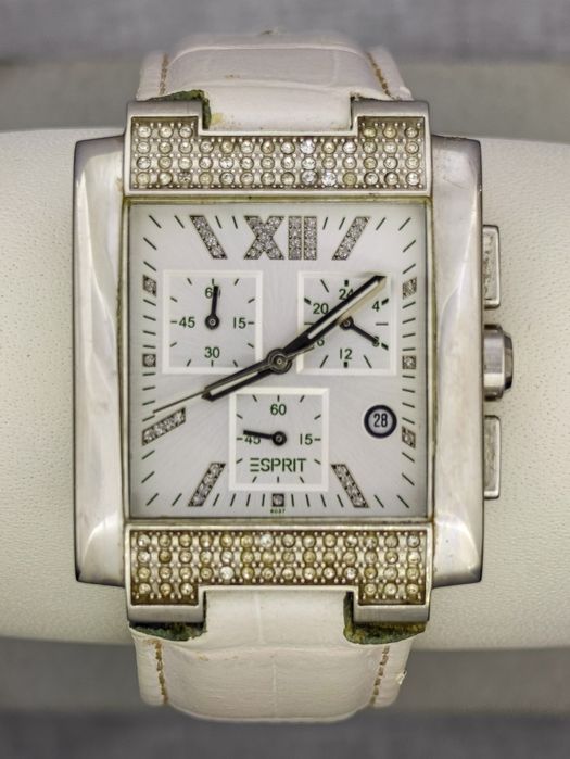 Продавам часовник Espirit
