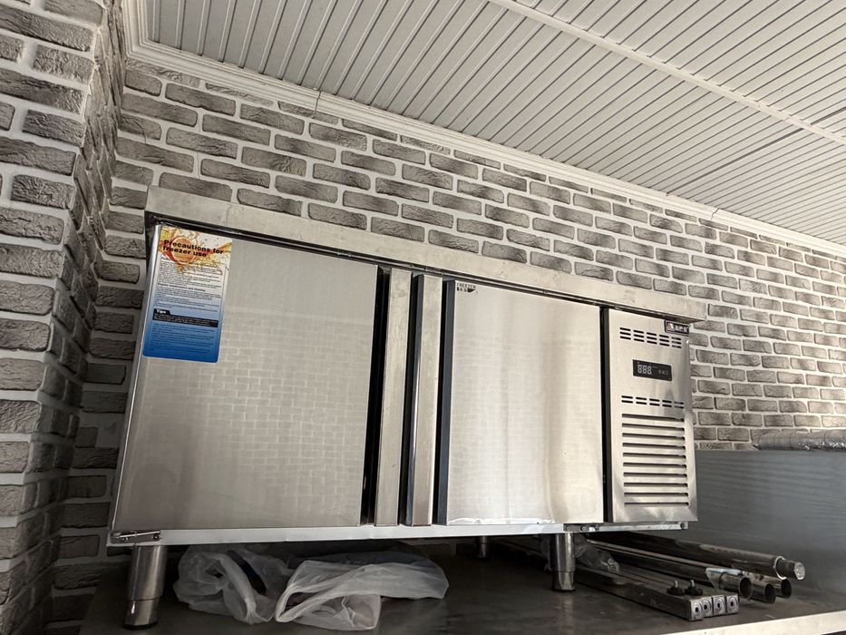 Стол холодил и морозильник 3 шт. Размер 1.50\80 /80 1 шт; 180/80/80 2ш