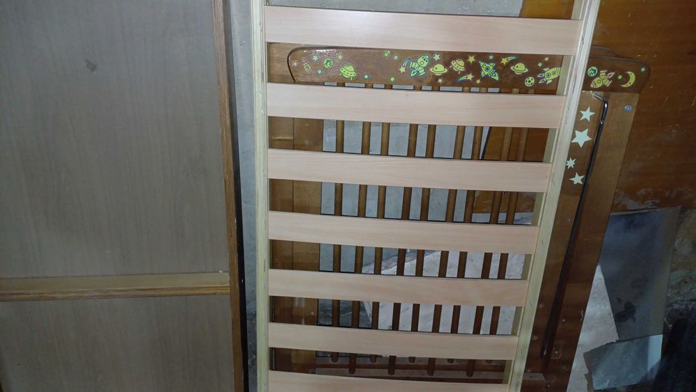 Продаю детскую кровать без матраса.