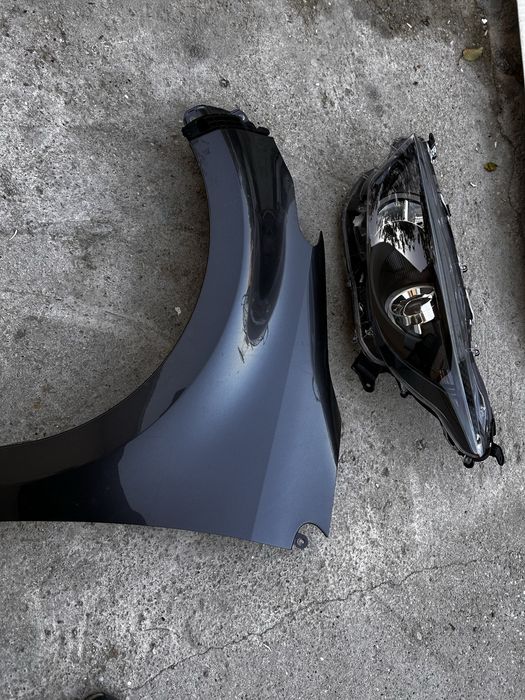 Far stânga,aripă stânga față toyota yaris .