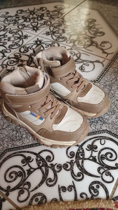 Обувь распродажа, разные цены, дешево.