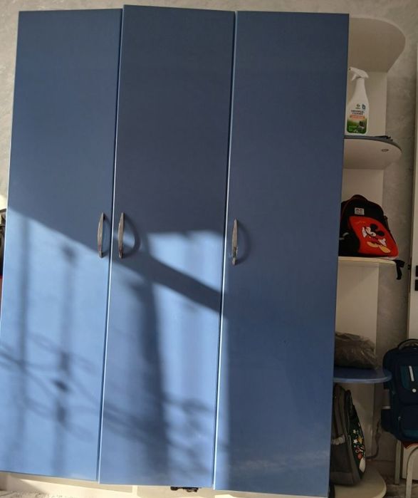 Shkaf sotiladi srochno