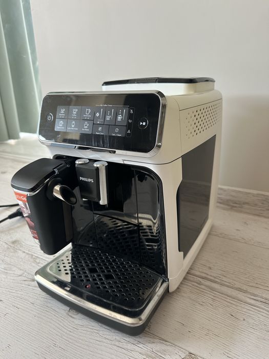 Кафеавтомат Philips EP3243 Latte go