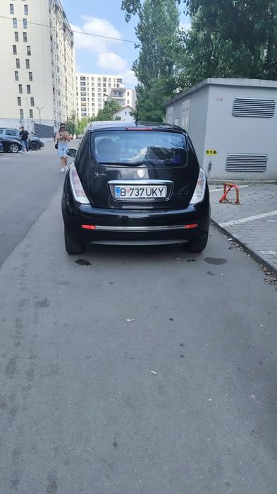 Vând lancia ypsilon