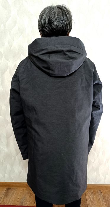 Продается оригинальная мужская демисезонная куртка.  Фирма UNIQLO