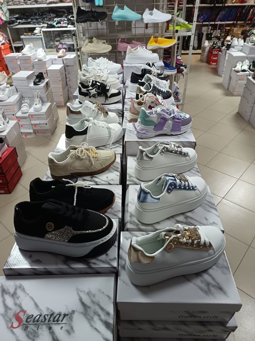 Дамски маратонки на едро