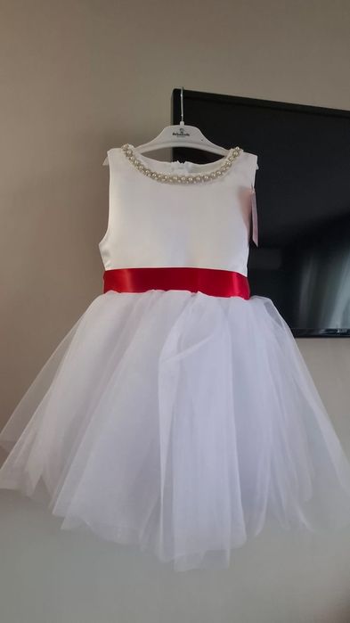 Белое красивое платье на девочку