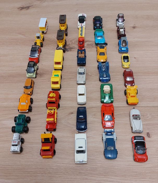 Киндер играчки колички