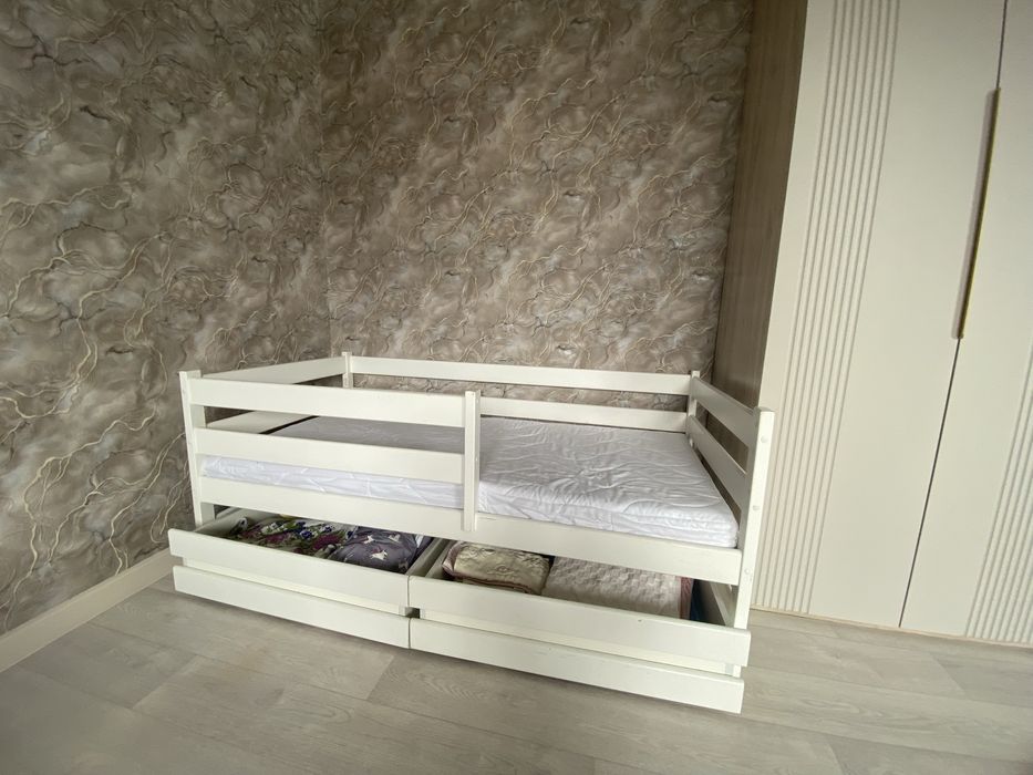 Продам детскую кровать 160/80