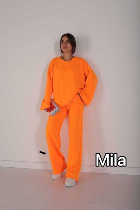 Яркие красивые костюмы. Цвета очень сочные.