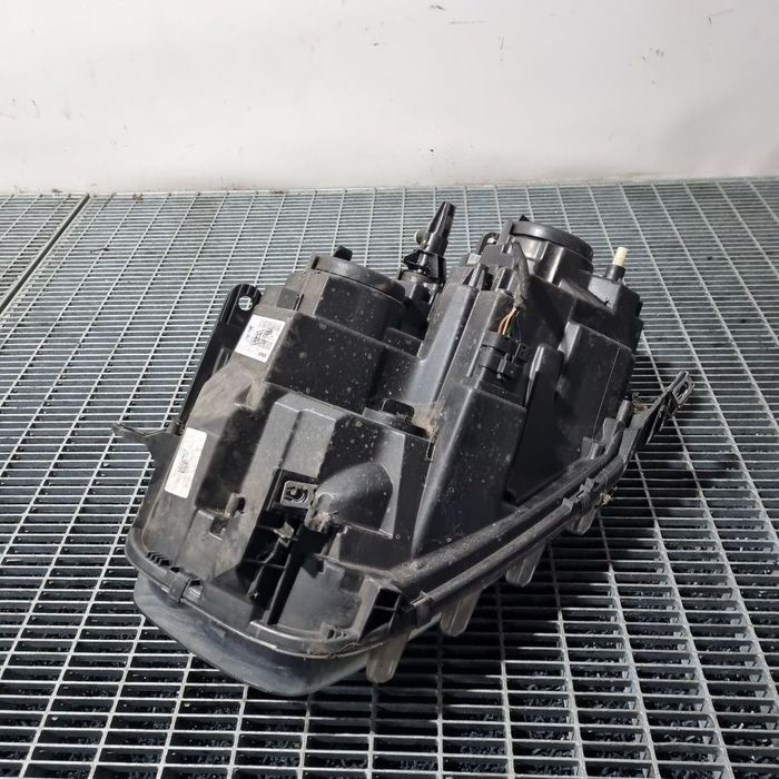 Far Dreapta Dacia Duster II 2018 - 2021 SUV 4 Usi (1473) Fara xenon