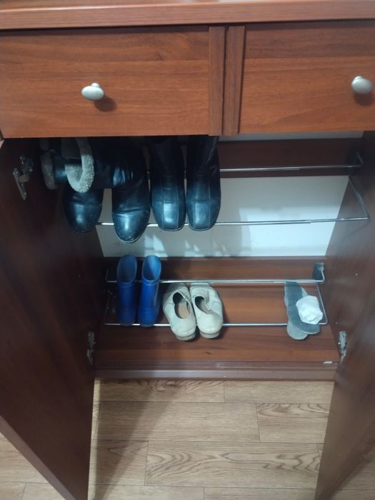 Продается прихожая(4 единицы)