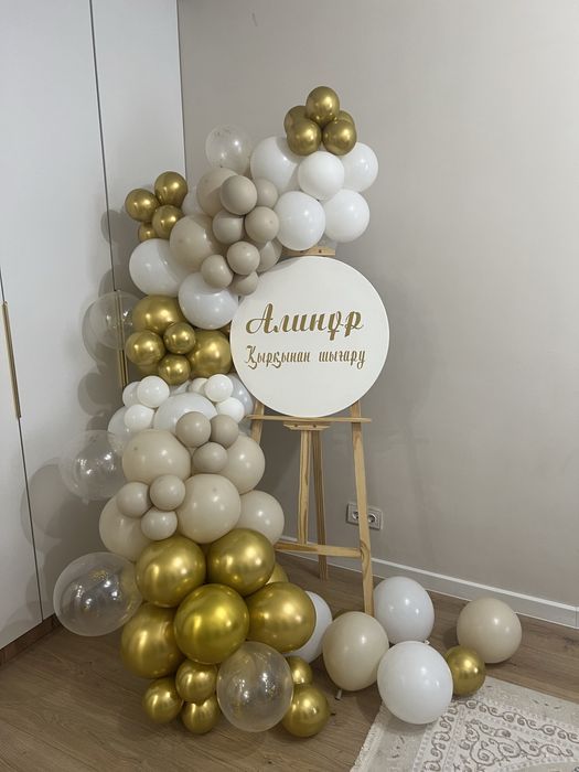 Фотозона с мольбертом