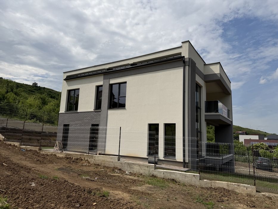 Vand casa cu CF in zona Roata Faget!
