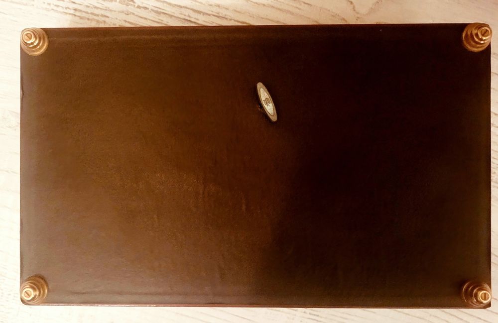 Vand/Schimb tabachera muzicala din lemn și piele,originala Cuba