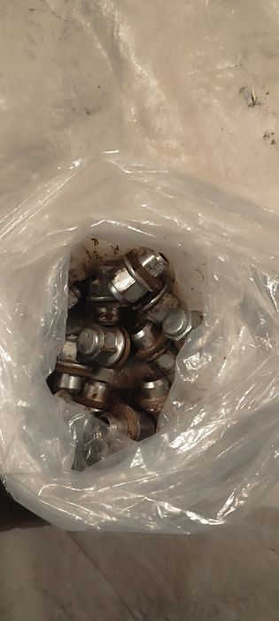 Продам  гайки для колёс