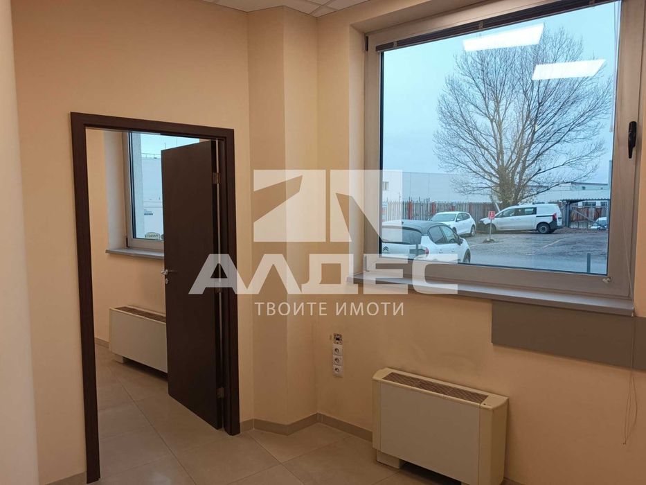 Продава се многофункционален офис в Полигона!