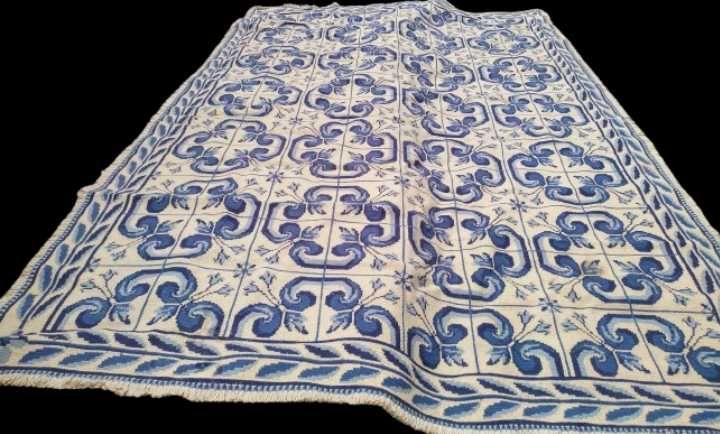 Традиционни килими от регион на Португалия, ръчно изработени.