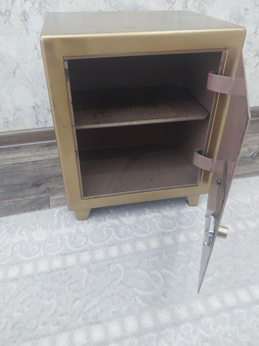 Продам сейф железный
