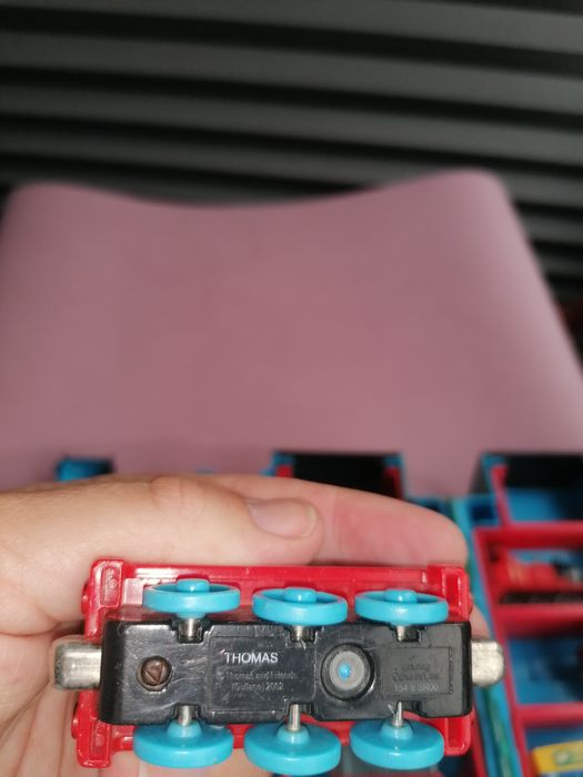 Cutie Thomas + 15 trenulețe cu magnet
