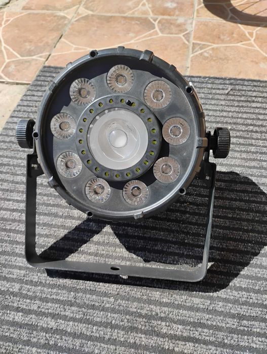 PAR LED cu efecte integrate- interfața DMX