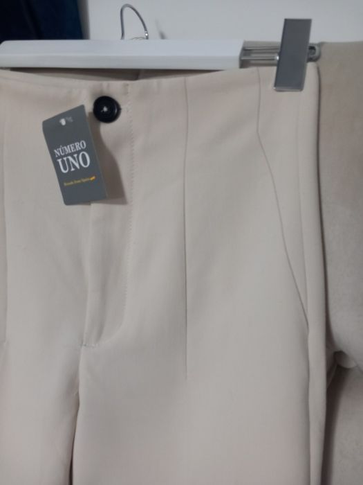 Pantaloni eleganți cu talie înaltă bej deschis măsură 36 Zara noi