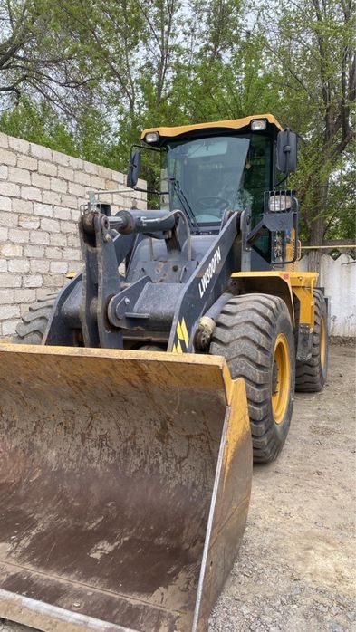 Услуги погрузчика, вывоз мусора, планировка и тд