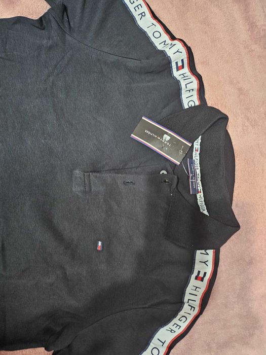 Тениска на Tommy Hilfiger размер хл