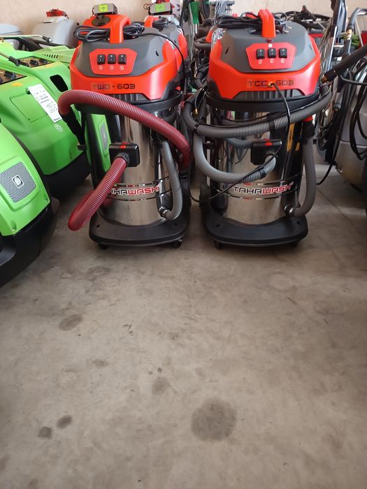 Професионална перяща прахосмукачка