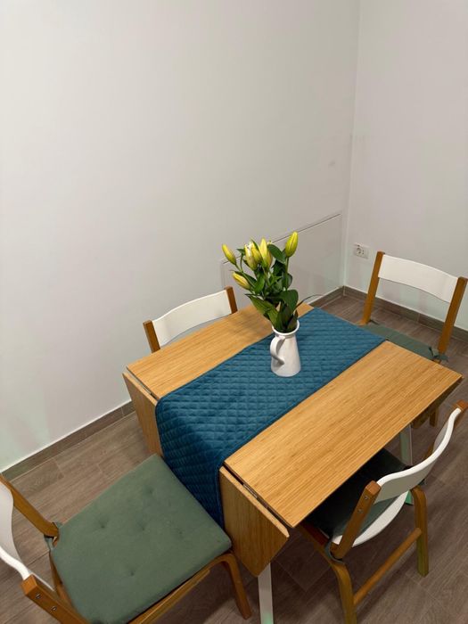 Set Masa de bucatarie din bambus cu patru scaune