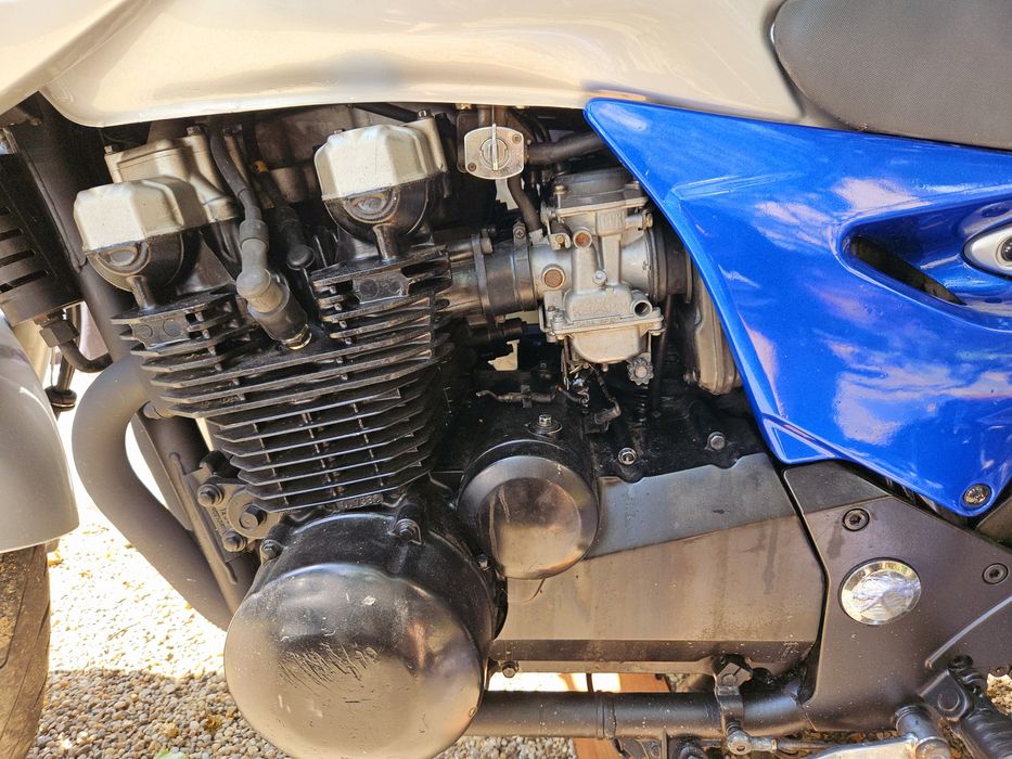 Kawasaki ZR-7 /zr 750 ( schimb distibutie & ulei )