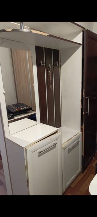 Шкаф в прихожую продам