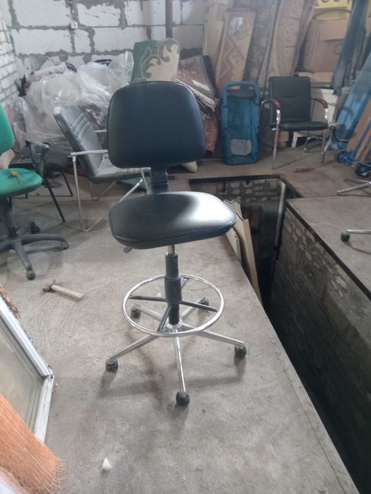 Продам офисные, барные кресла  4000