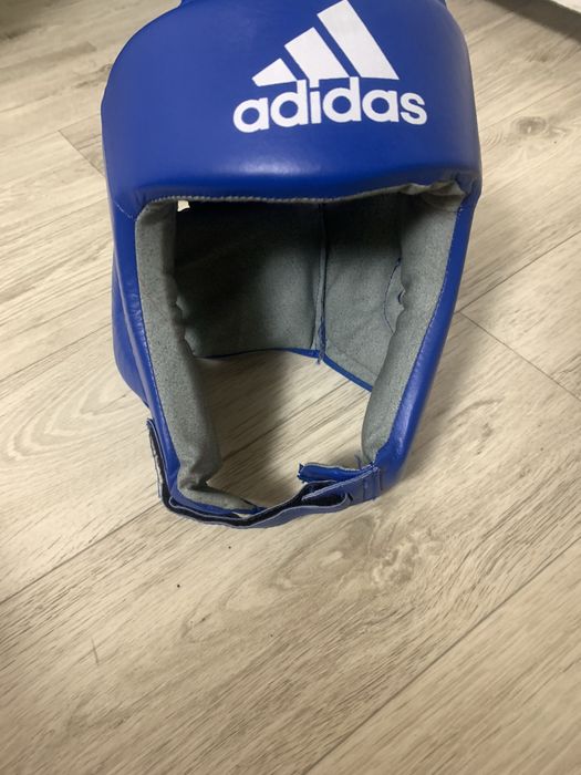 Шлем Adidas iba