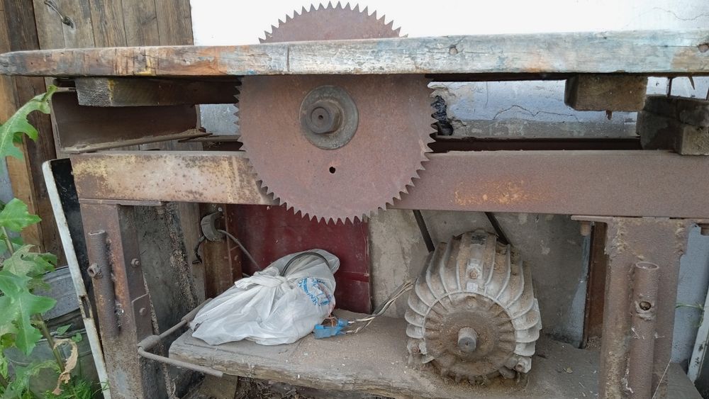 Циркулярка - пилорама  +  электрорубанок Einhell beh 600 в подарок