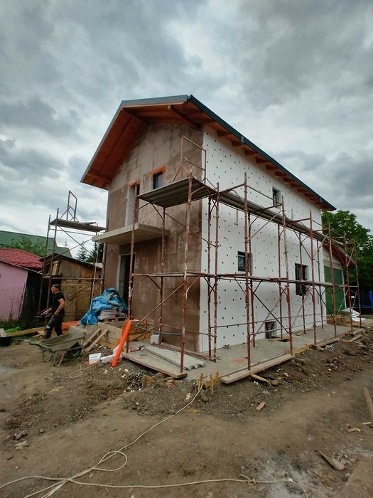 Firma constructii case | Structurii | Fatade | Finisaje.