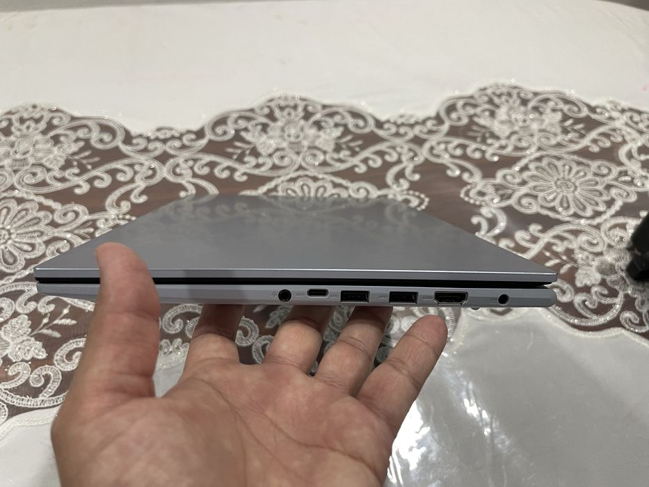 ASUS VivoBook  sotiladi yengi kop ishlamagan
